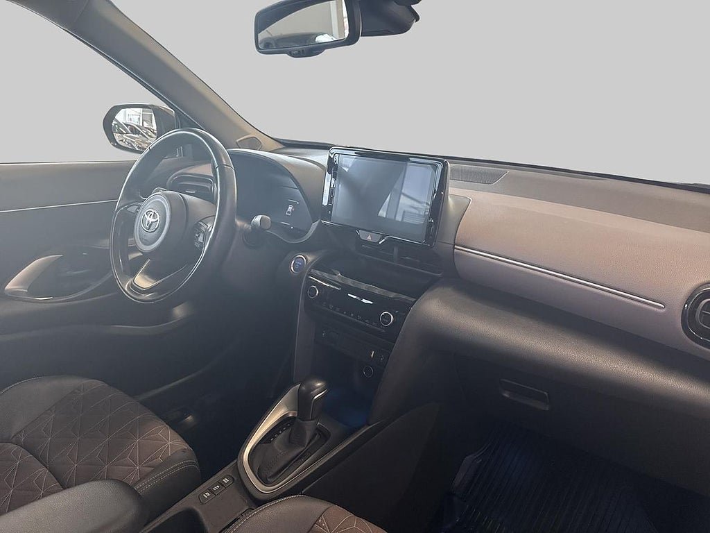 Vehicle Image 10