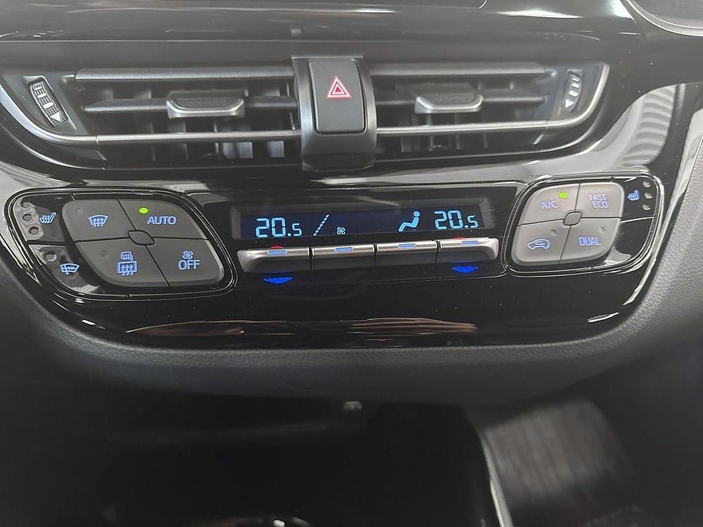 Vehicle Image 17