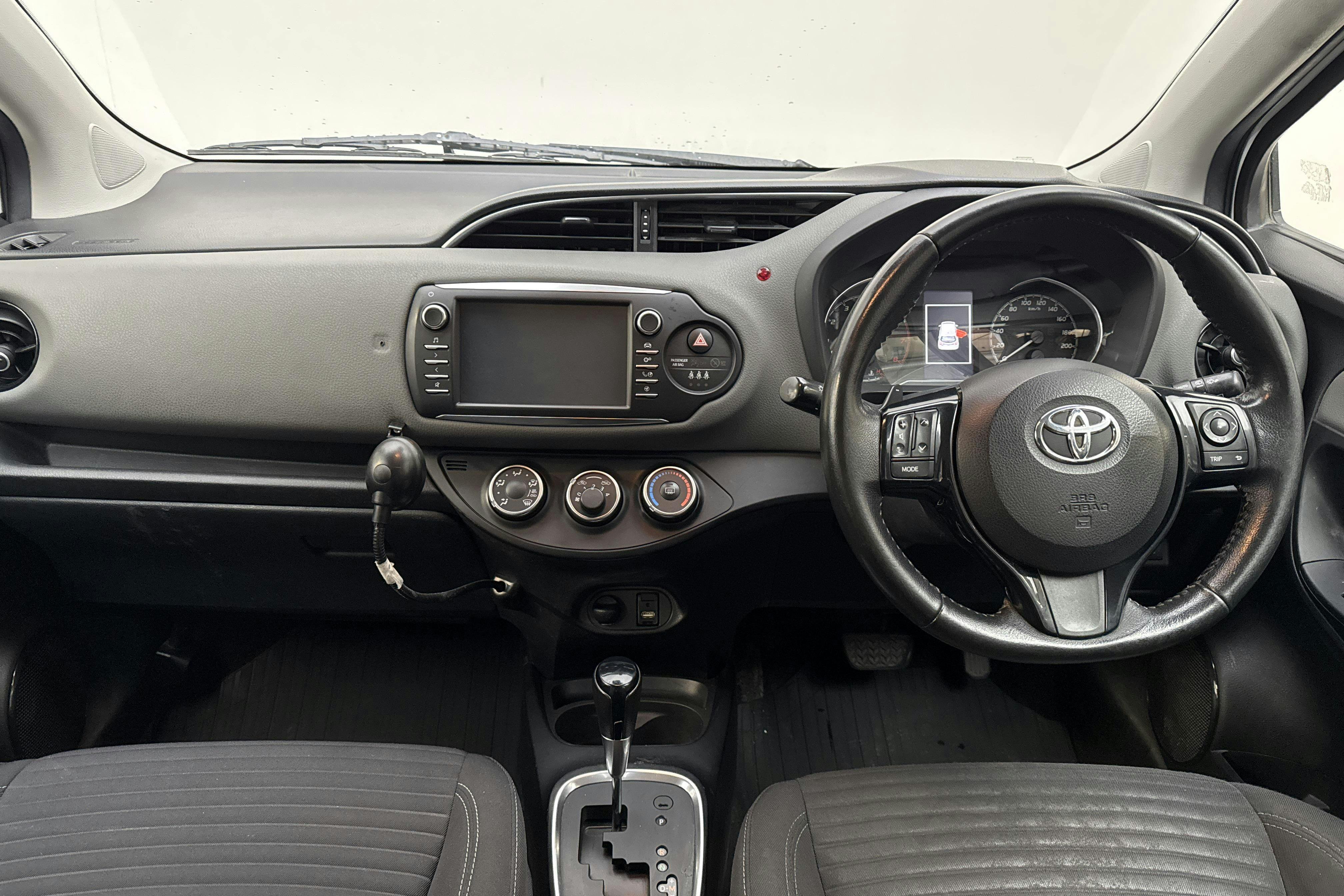 Vehicle Image 6