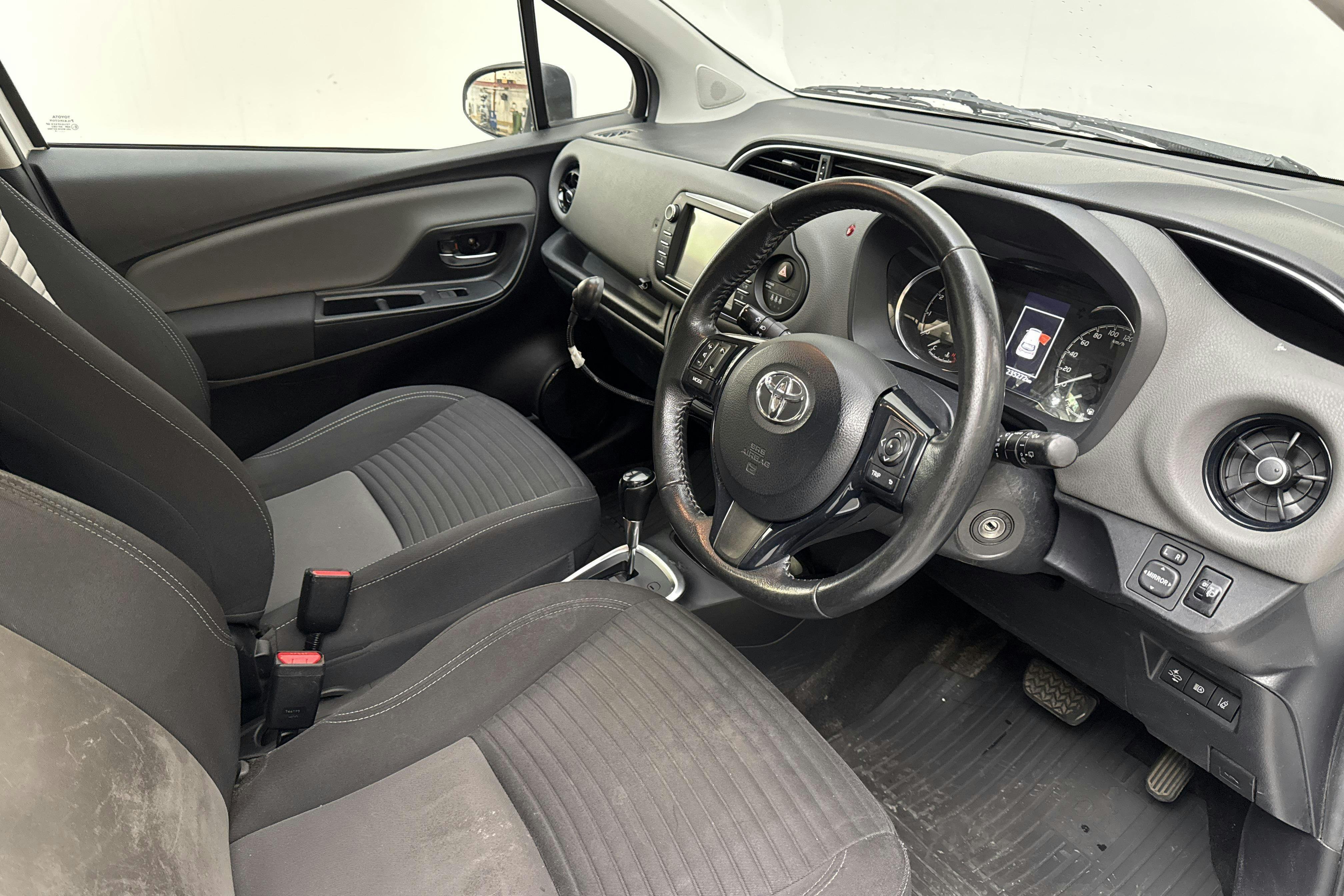 Vehicle Image 7