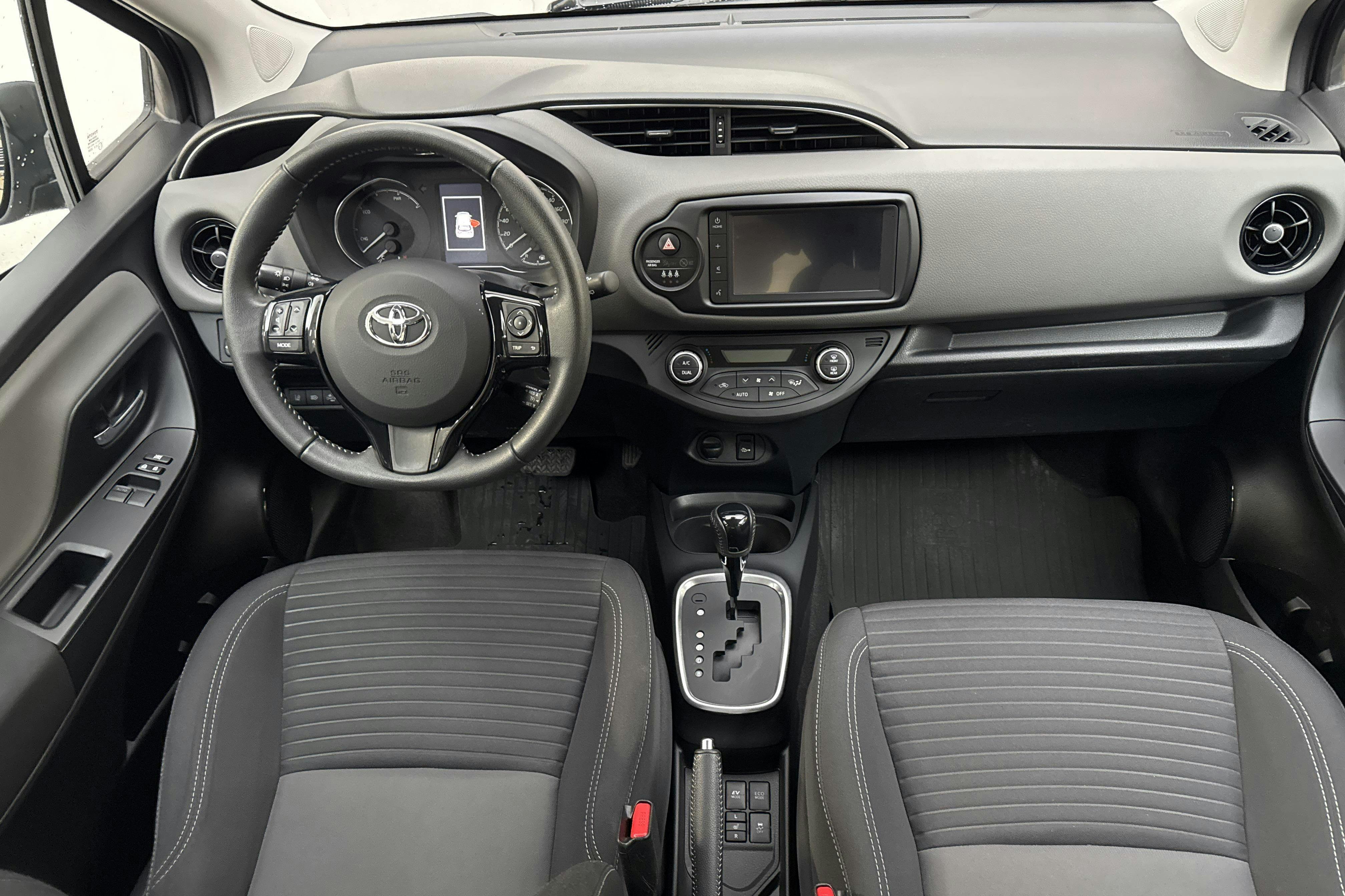 Vehicle Image 6