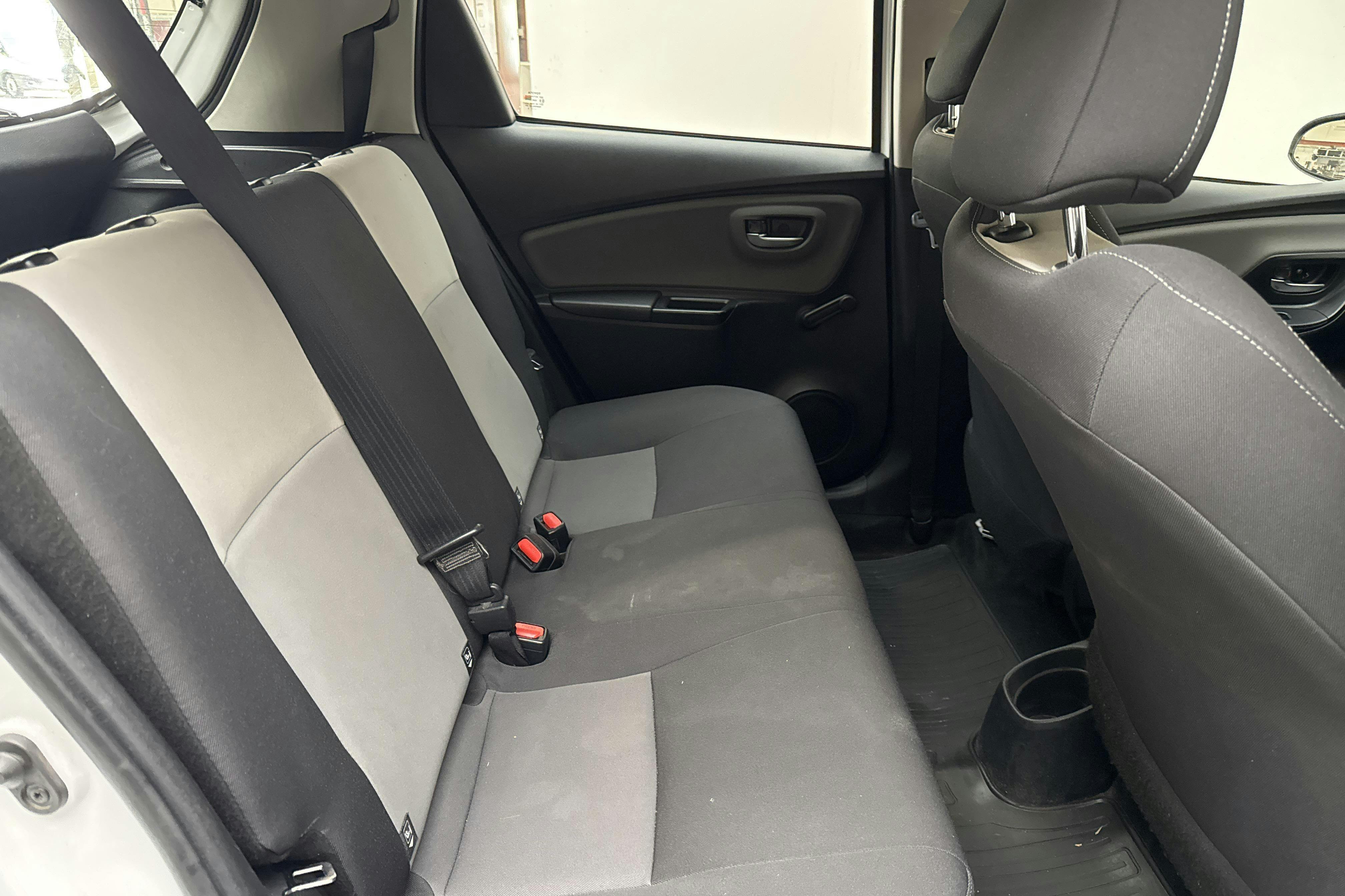 Vehicle Image 8
