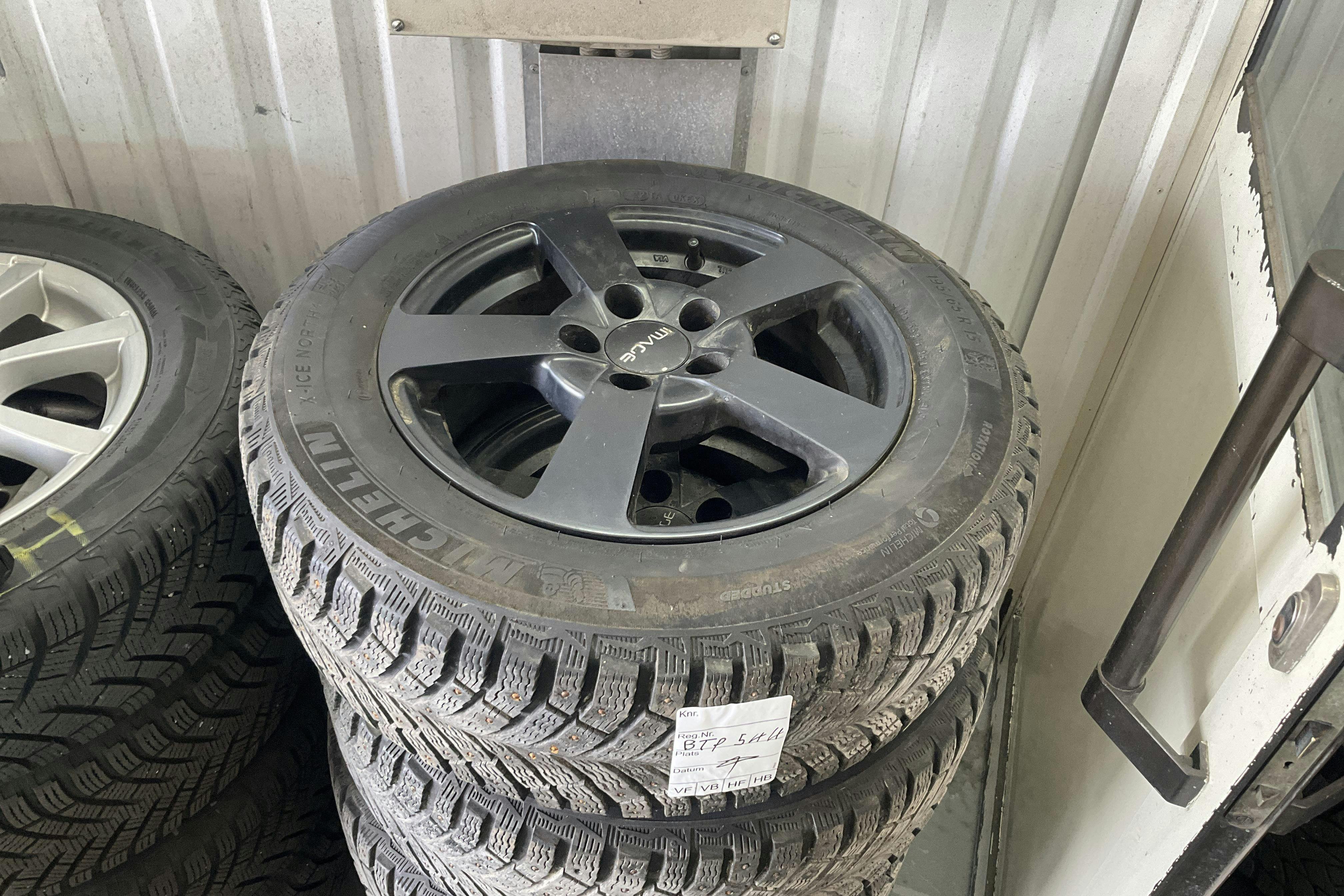 Vehicle Image 12