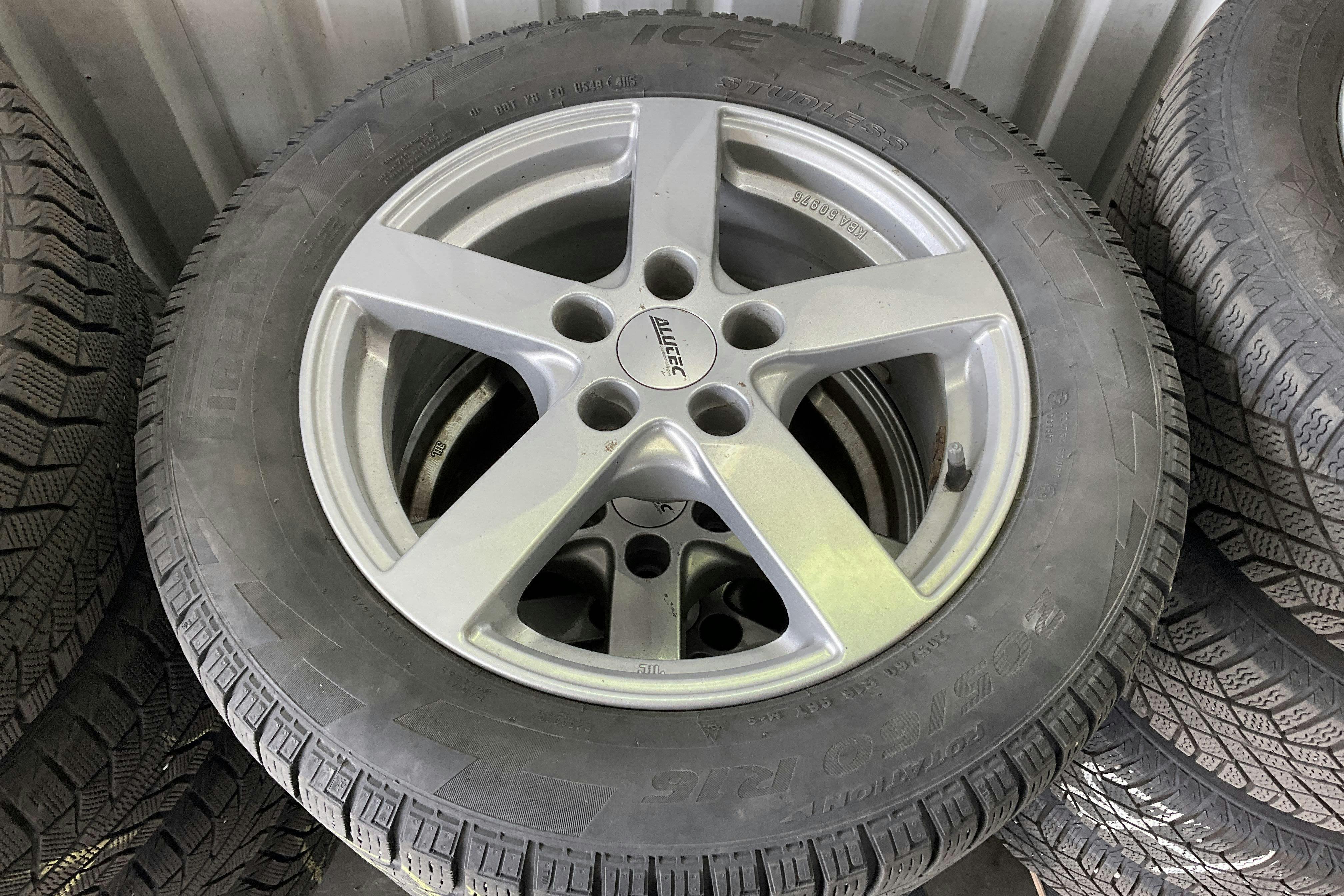 Vehicle Image 14