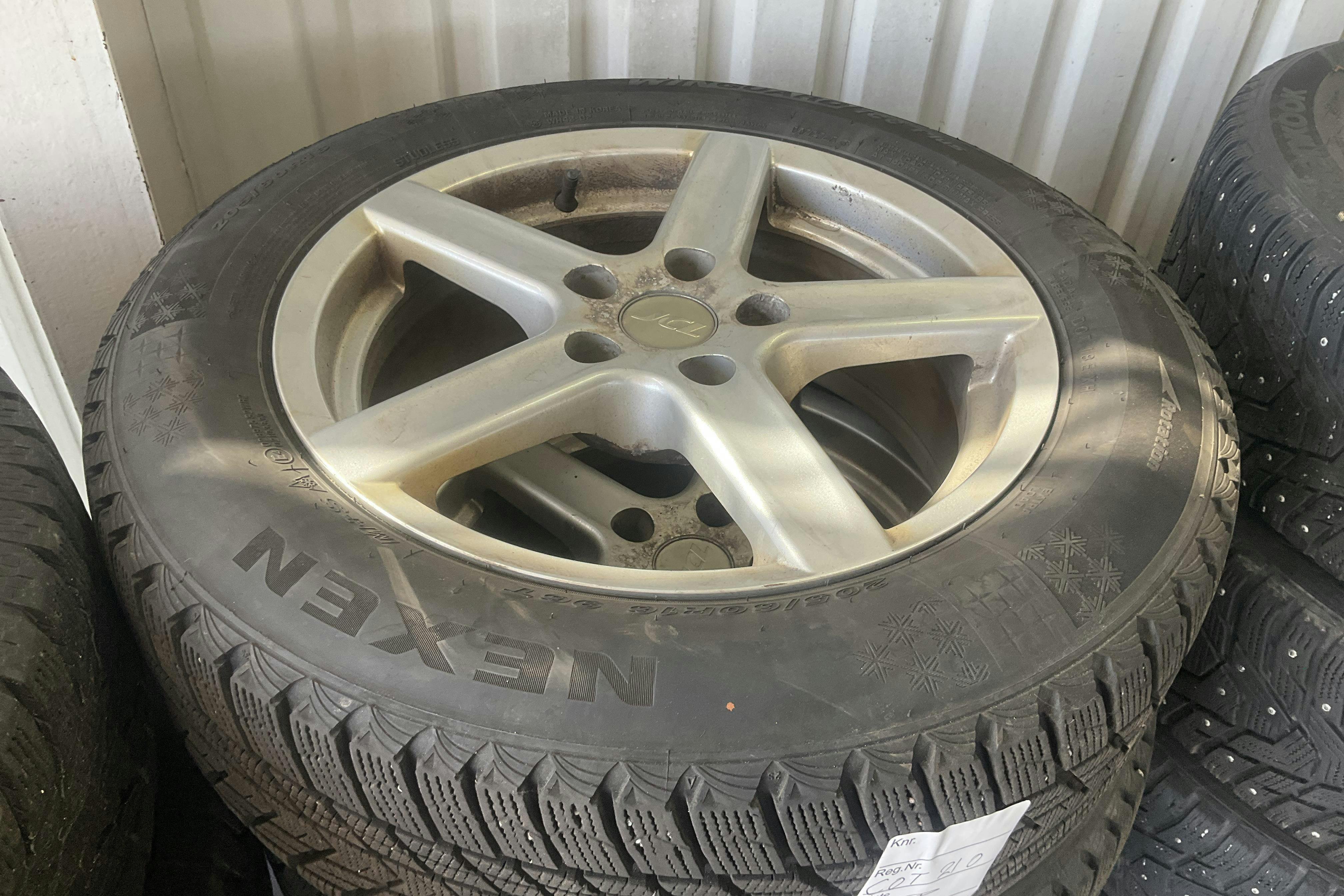 Vehicle Image 15