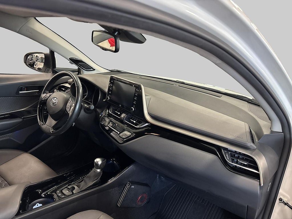 Vehicle Image 10