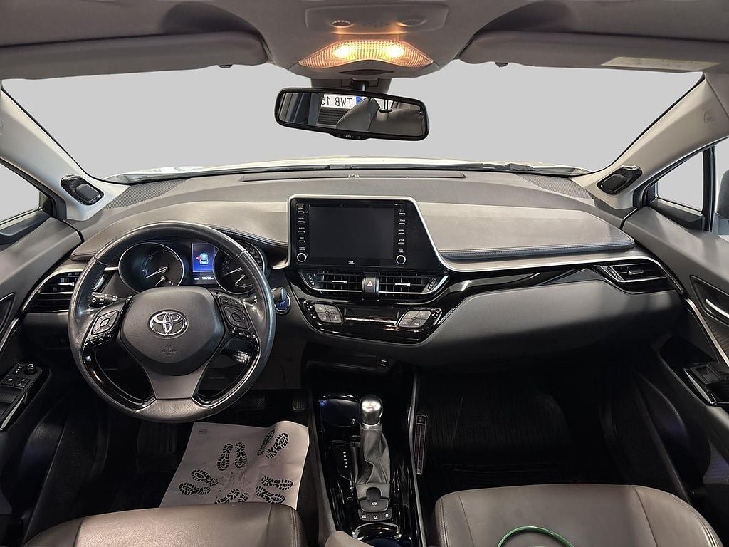Vehicle Image 12