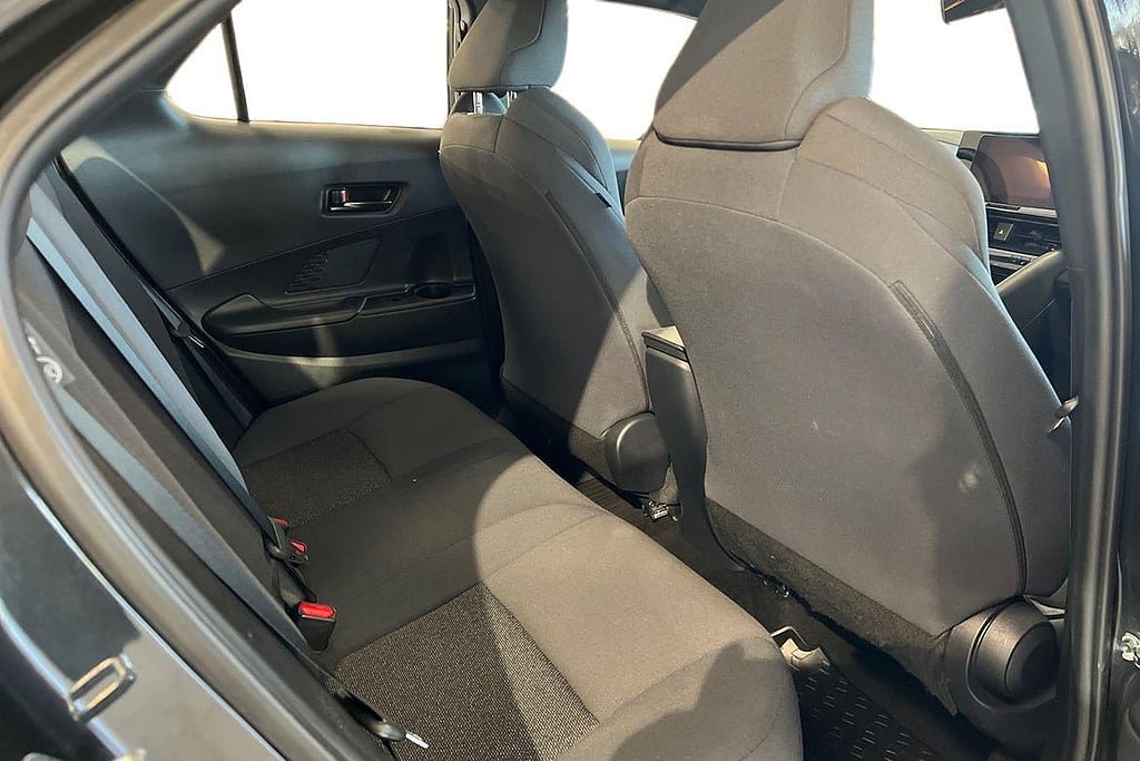 Vehicle Image 9