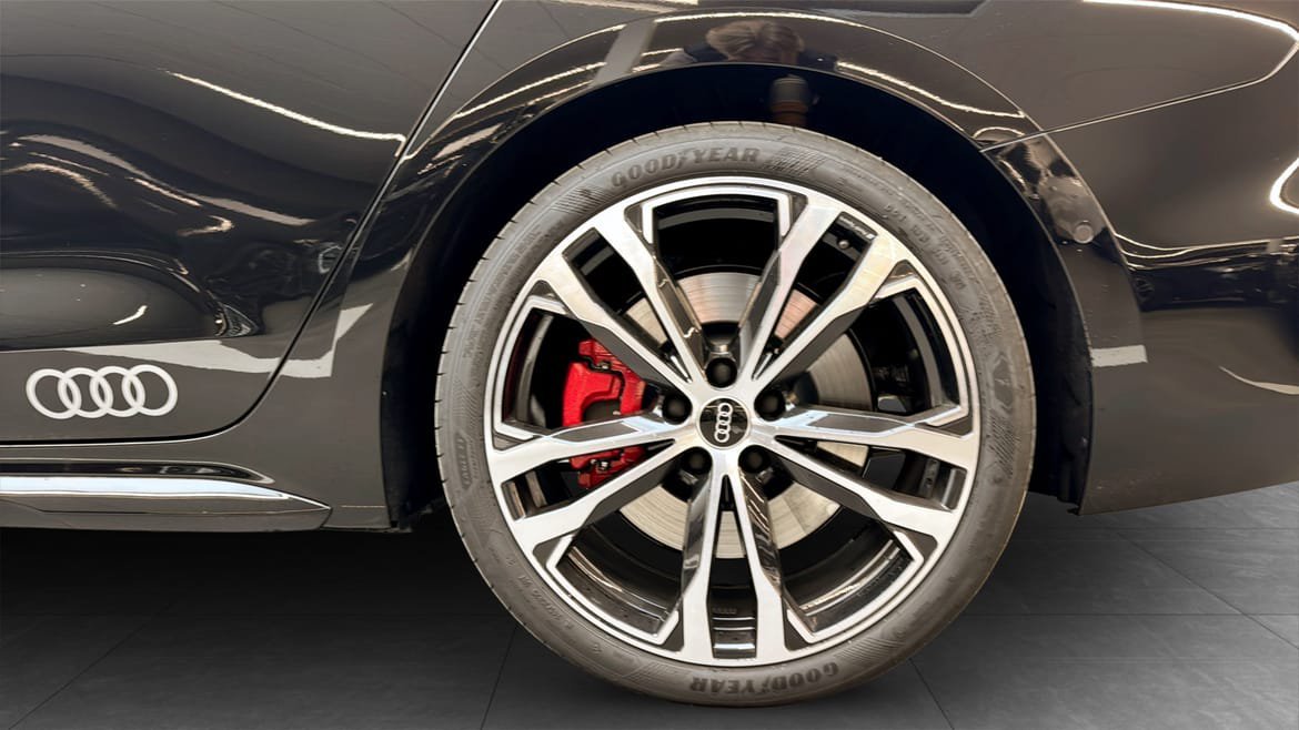 Vehicle Image 6