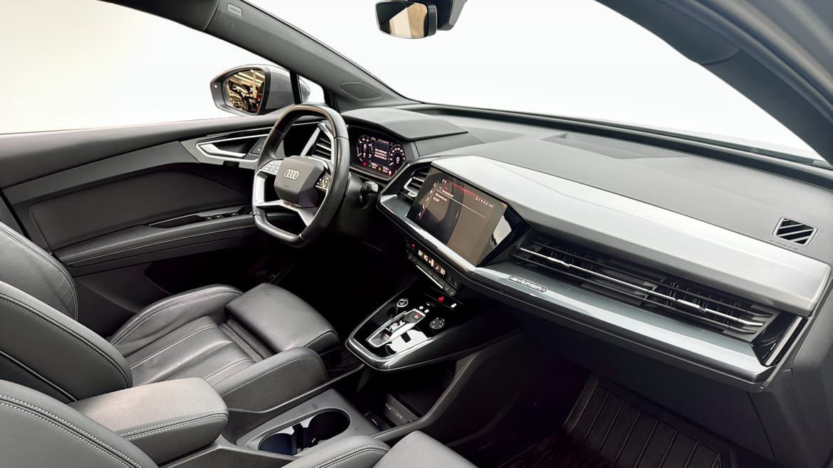 Vehicle Image 11