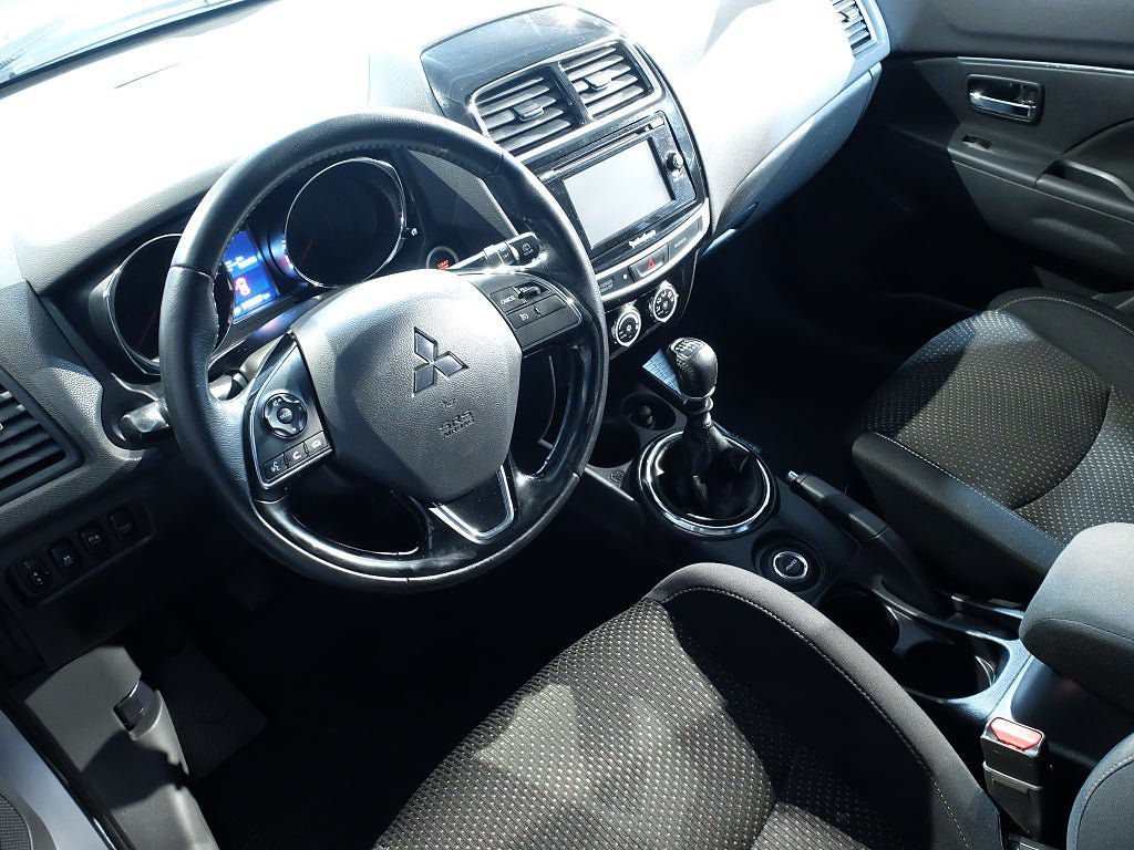 Vehicle Image 8