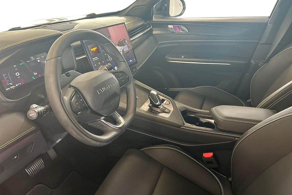 Vehicle Image 14