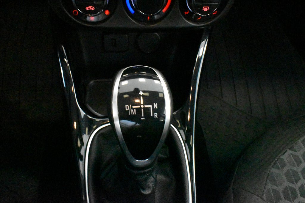 Vehicle Image 16