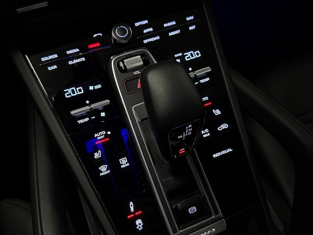Vehicle Image 25