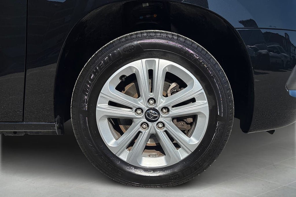 Vehicle Image 15