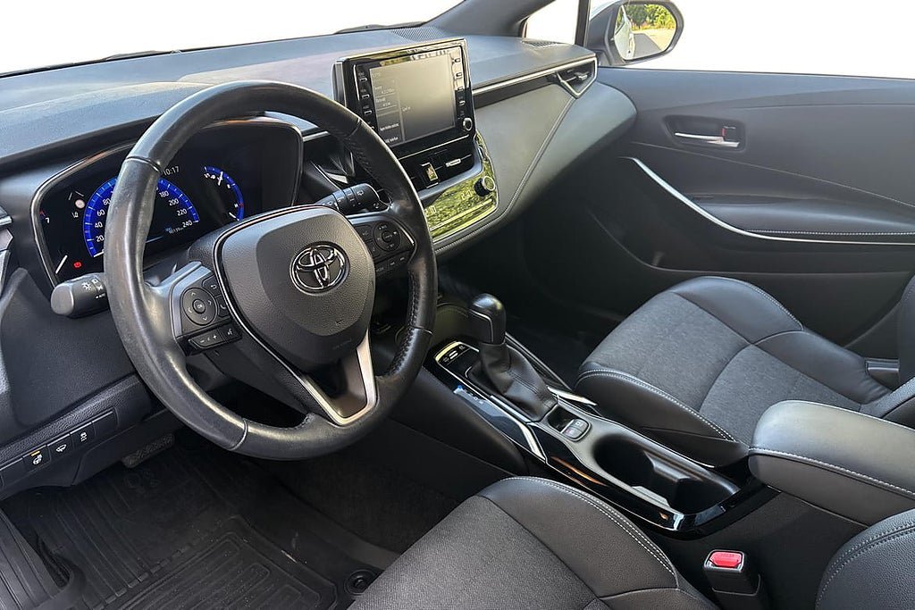 Vehicle Image 12