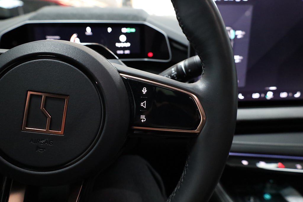 Vehicle Image 25