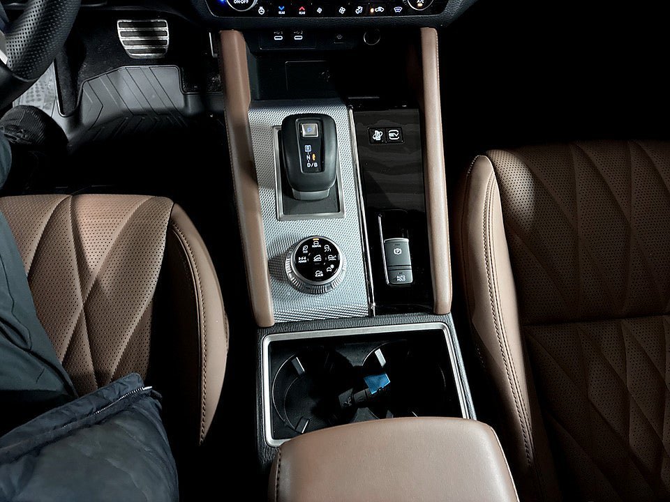 Vehicle Image 13