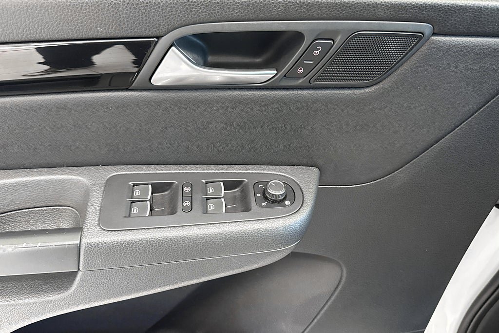 Vehicle Image 26