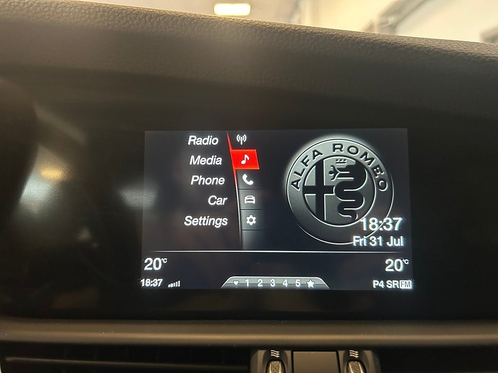 Vehicle Image 18