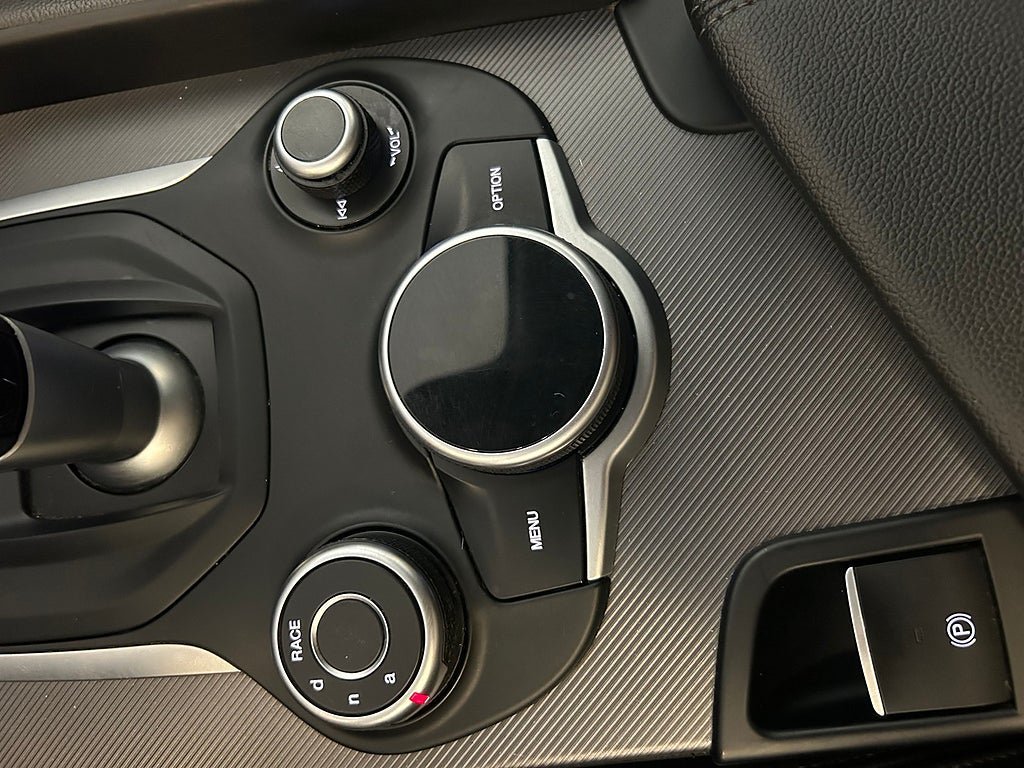 Vehicle Image 24