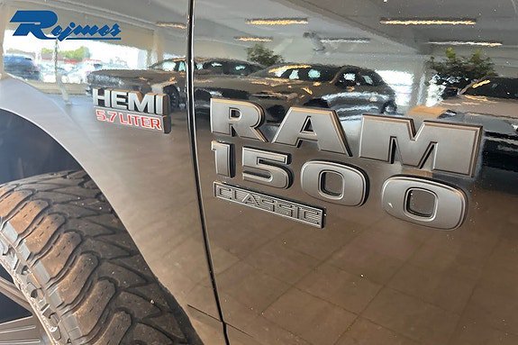 Vehicle Image 24