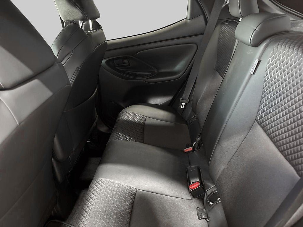 Vehicle Image 11