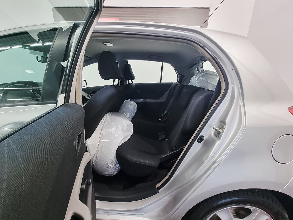 Vehicle Image 8