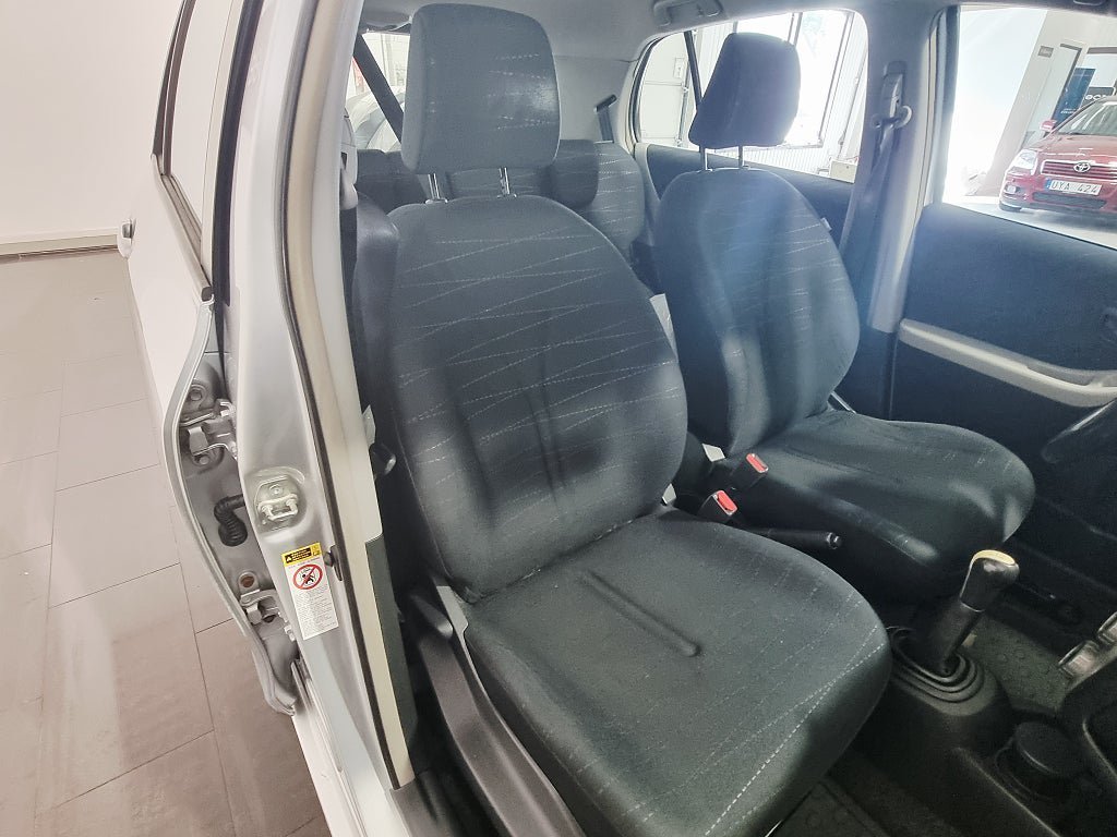 Vehicle Image 16