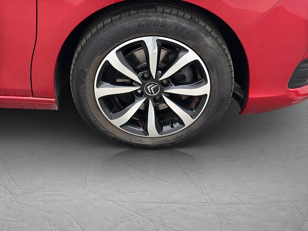 Vehicle Image 30