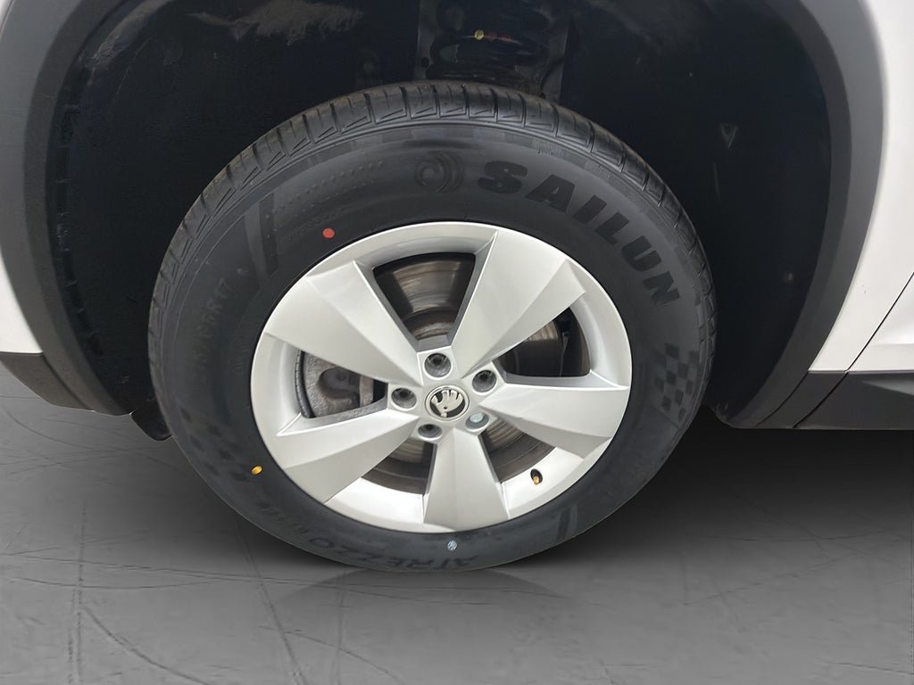 Vehicle Image 32