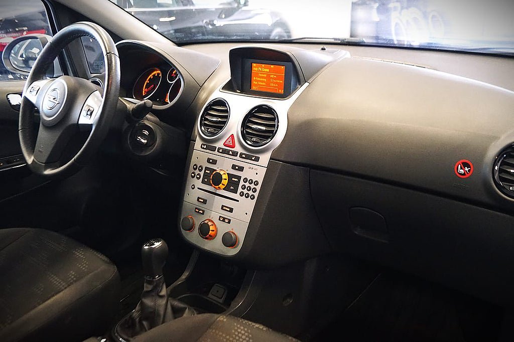 Vehicle Image 12