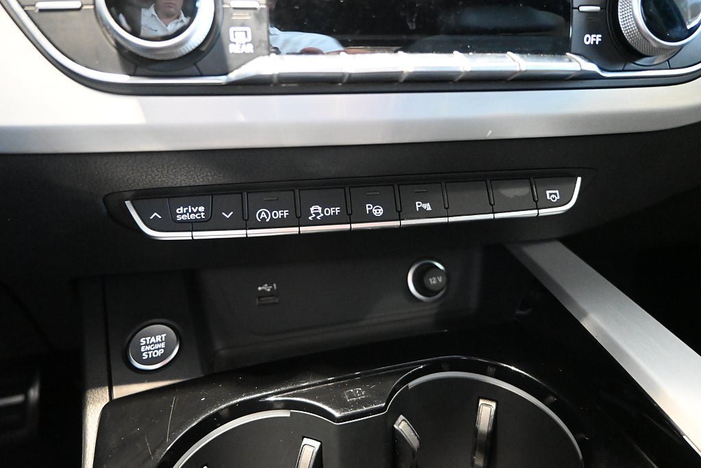 Vehicle Image 24