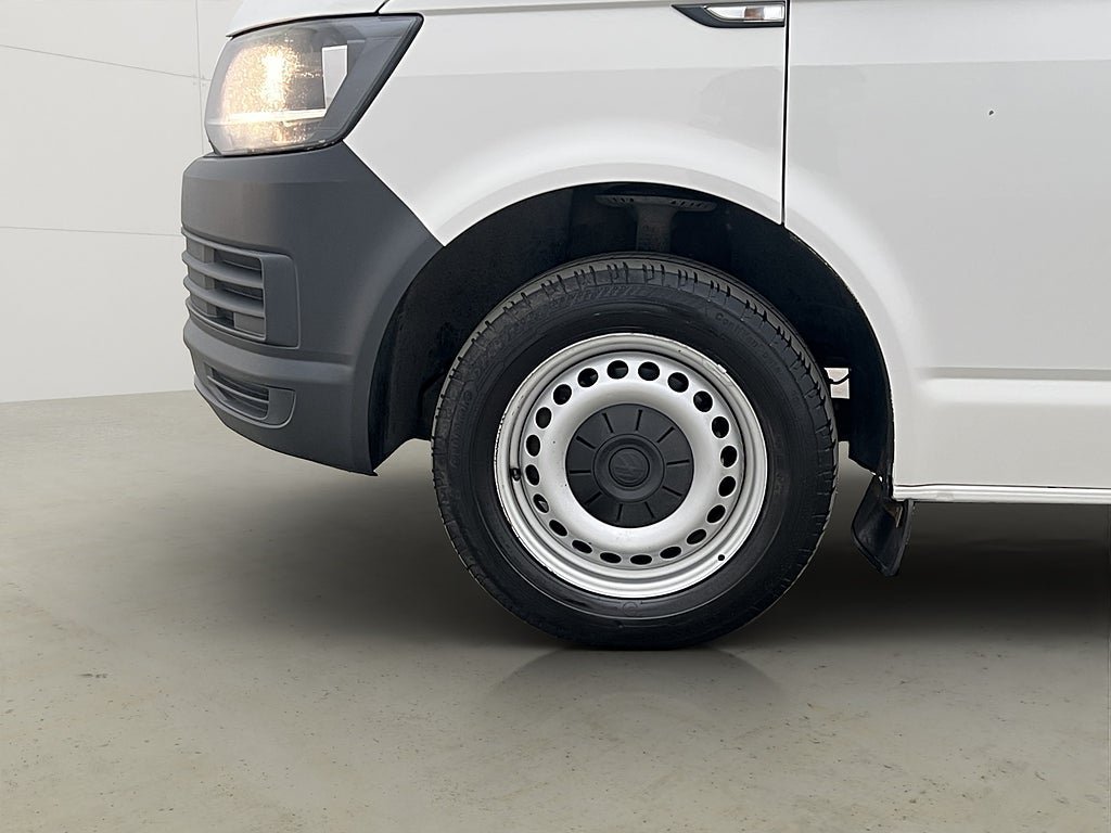 Vehicle Image 28