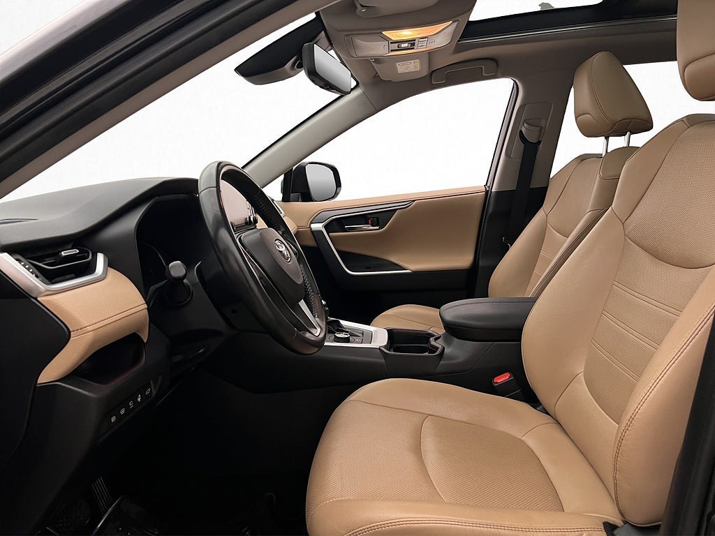 Vehicle Image 13