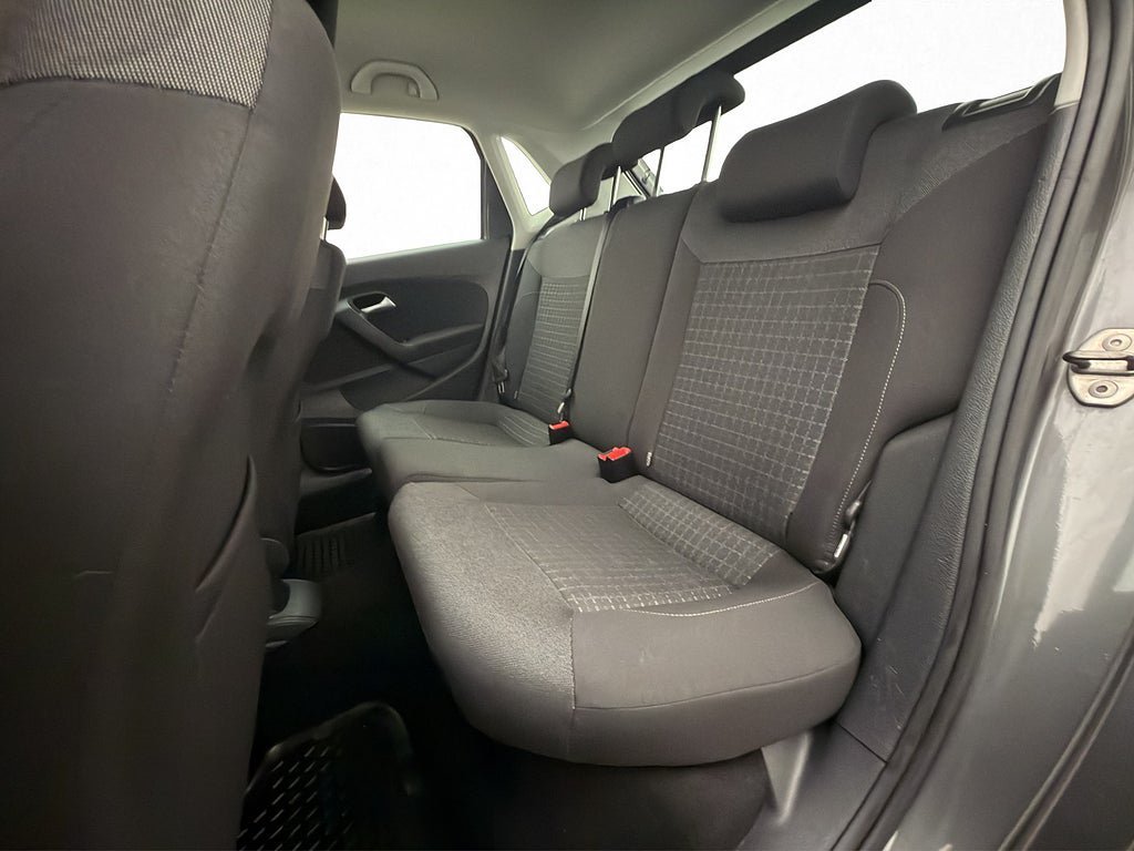 Vehicle Image 16
