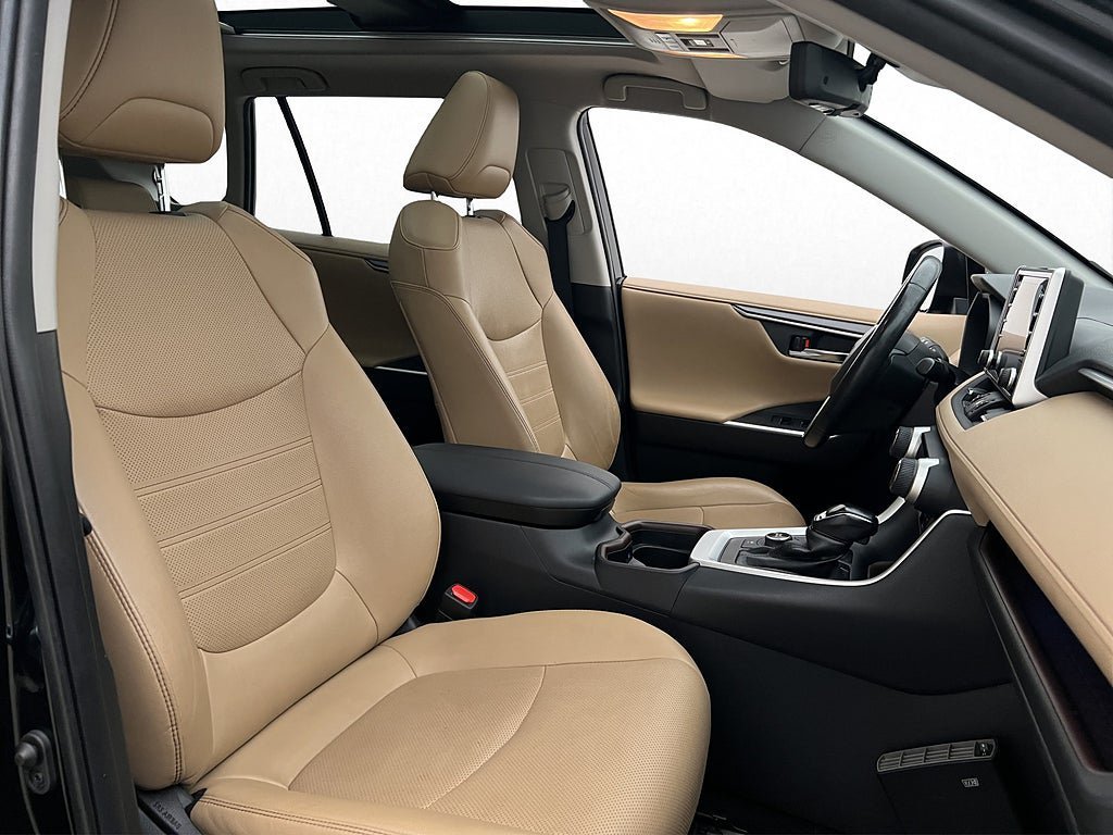 Vehicle Image 16