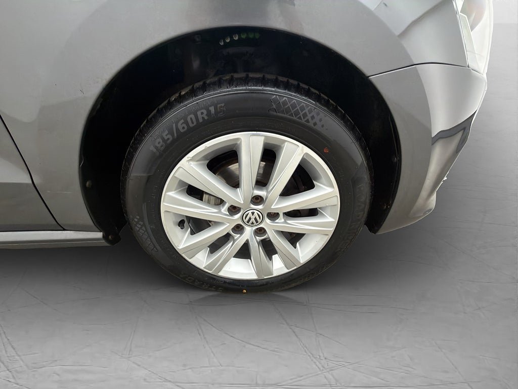 Vehicle Image 25