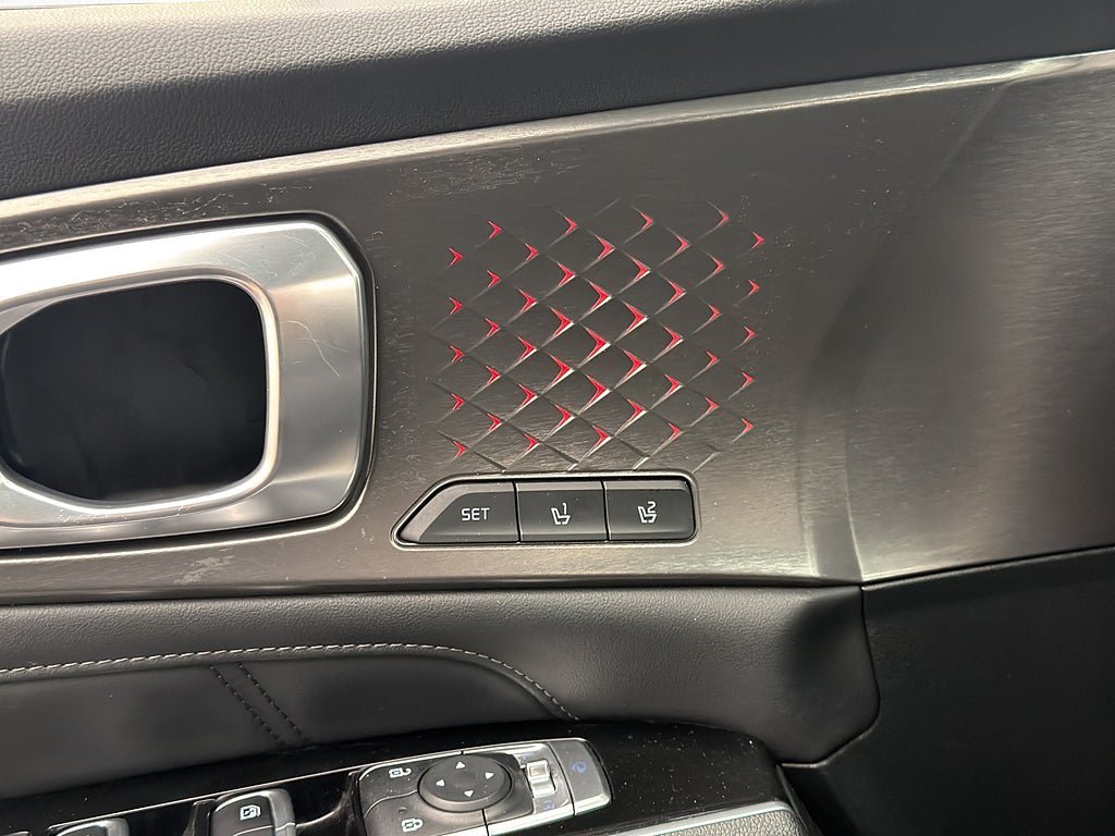 Vehicle Image 33