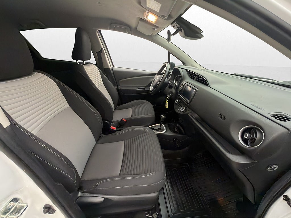 Vehicle Image 25