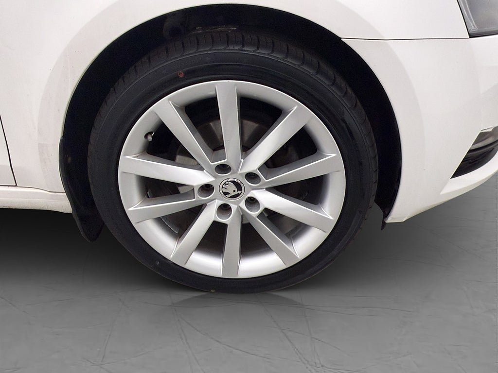 Vehicle Image 30