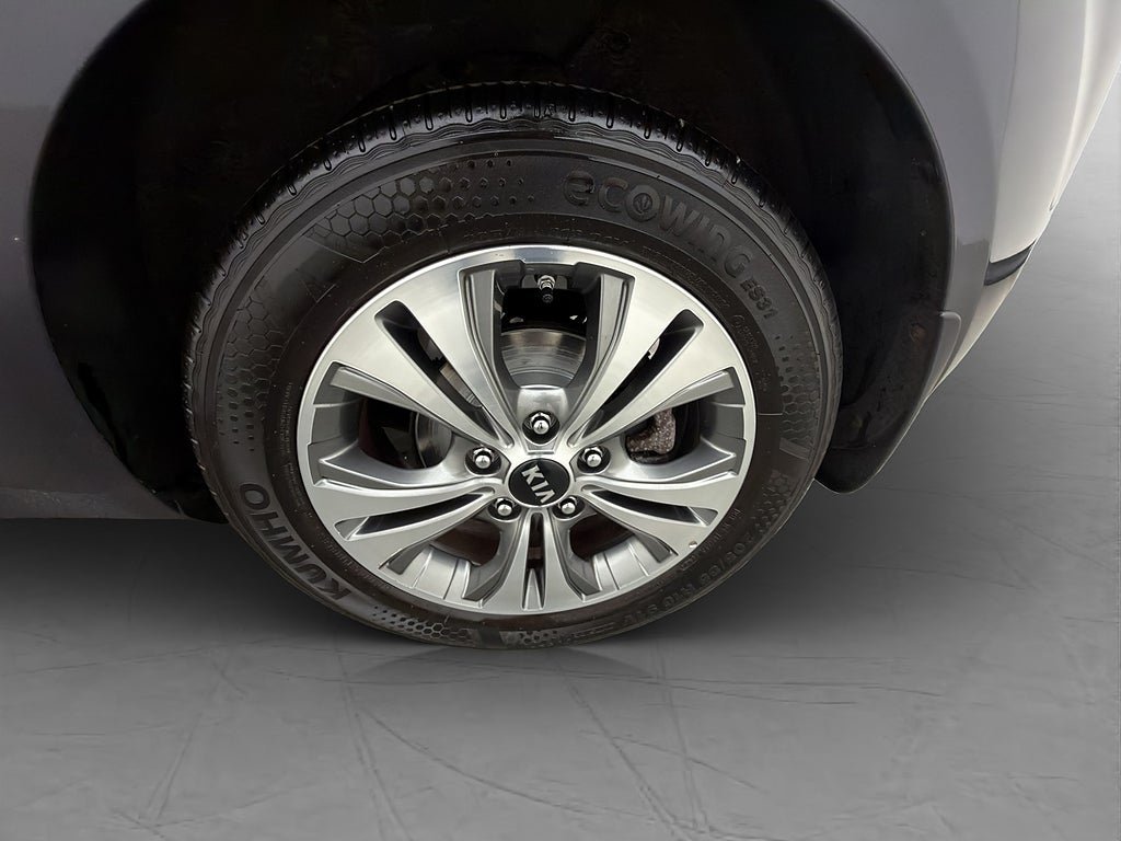 Vehicle Image 25