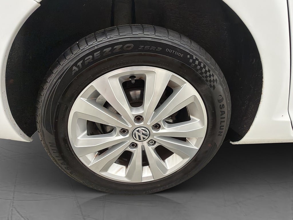 Vehicle Image 25