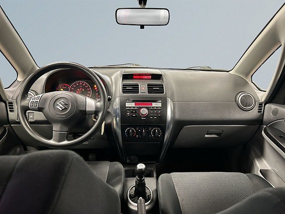 Vehicle Image 8