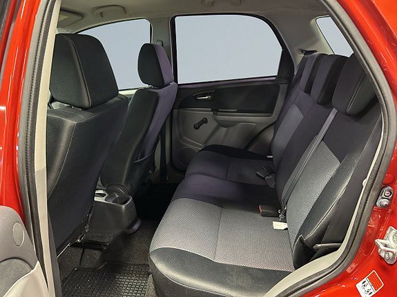 Vehicle Image 13