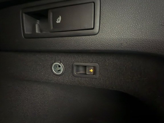 Vehicle Image 28