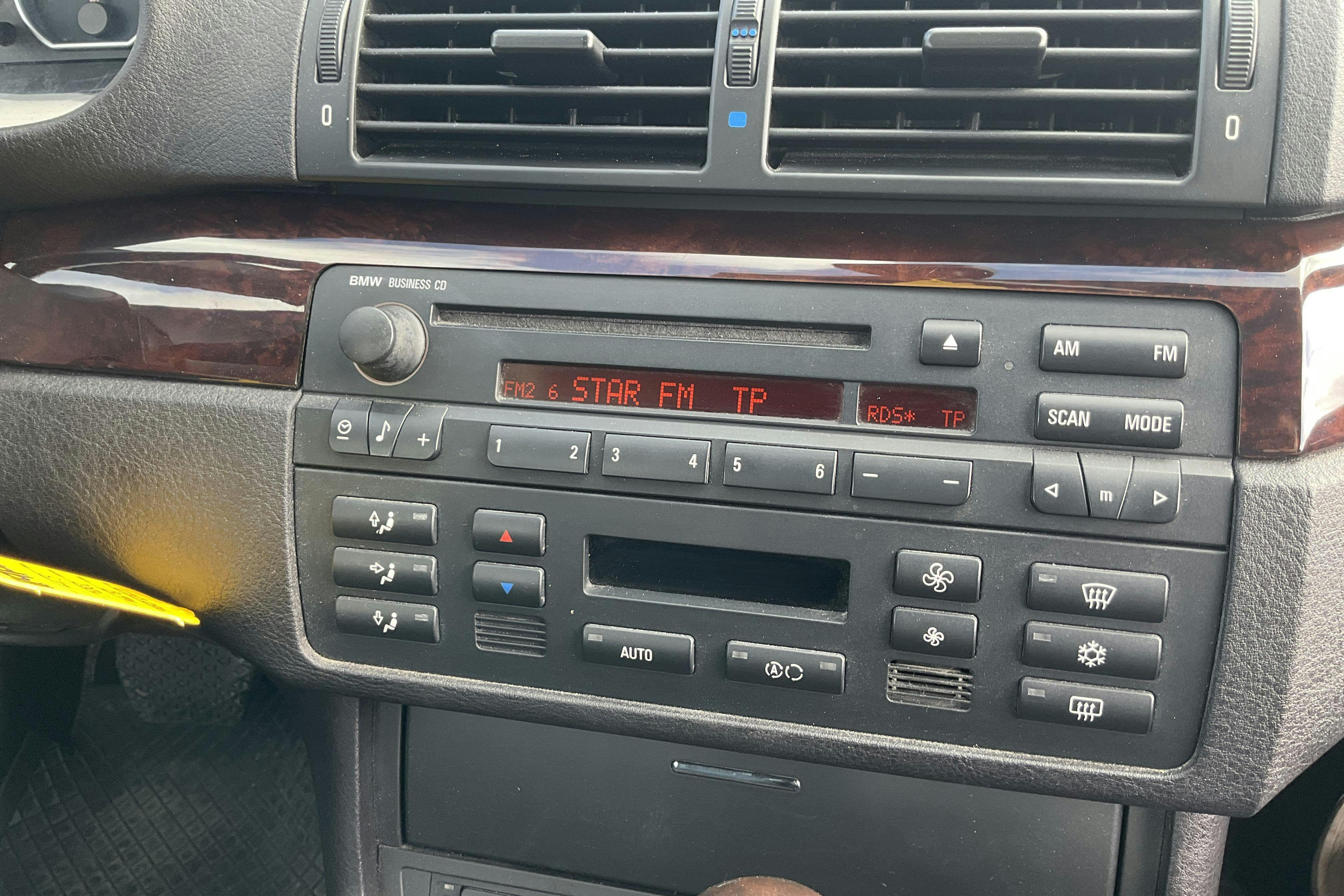 Vehicle Image 23