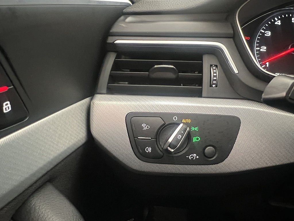 Vehicle Image 29