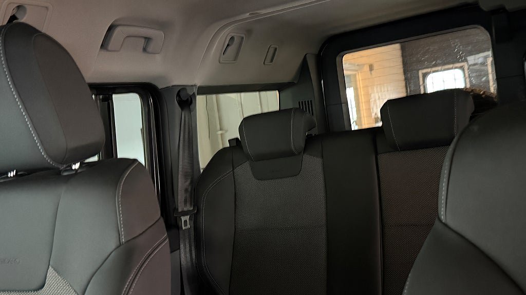 Vehicle Image 28