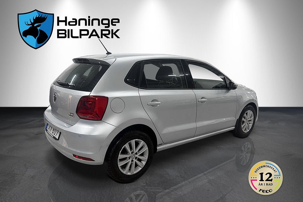 Vehicle Image 6